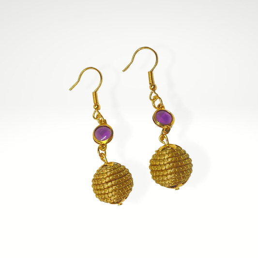 Brincos orbe com ametista