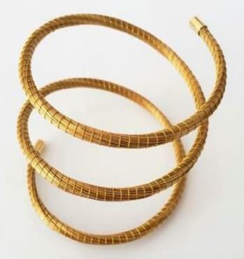 Bracelete aspiral com fio