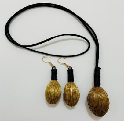 CONJUNTO DE COLAR E BRINCOS CASULO COM CAMURÇA