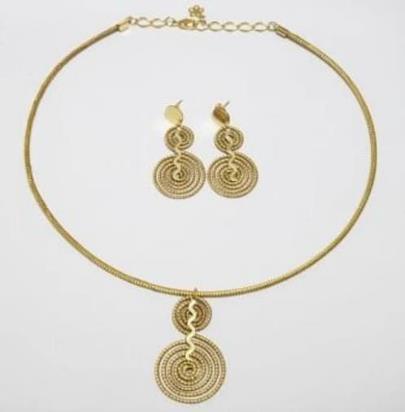 Conjunto de colar e brincos correntes e argolas e pedras naturais lapislazuli