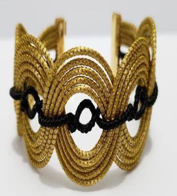 Pulseira elos de capim dourado com detalhe preto