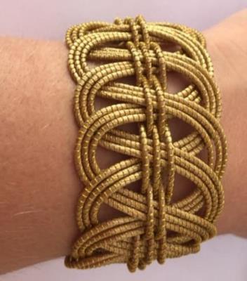 Pulseira com 3 detalhes ajustavél