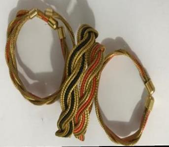 Pulseira trançada com ponteiras