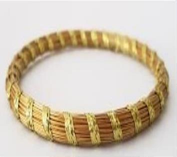 Pulseira enrolada com fita