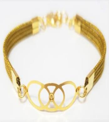Pulseira com pedacinhos de capim e metal no centro