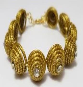 Pulseira com detalhe concavo e strass