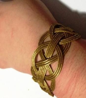 Pulseira entrelçada