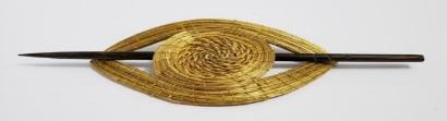 Palito de cabelo revestido com capim dourado