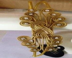 Tiara com detlhe de laço