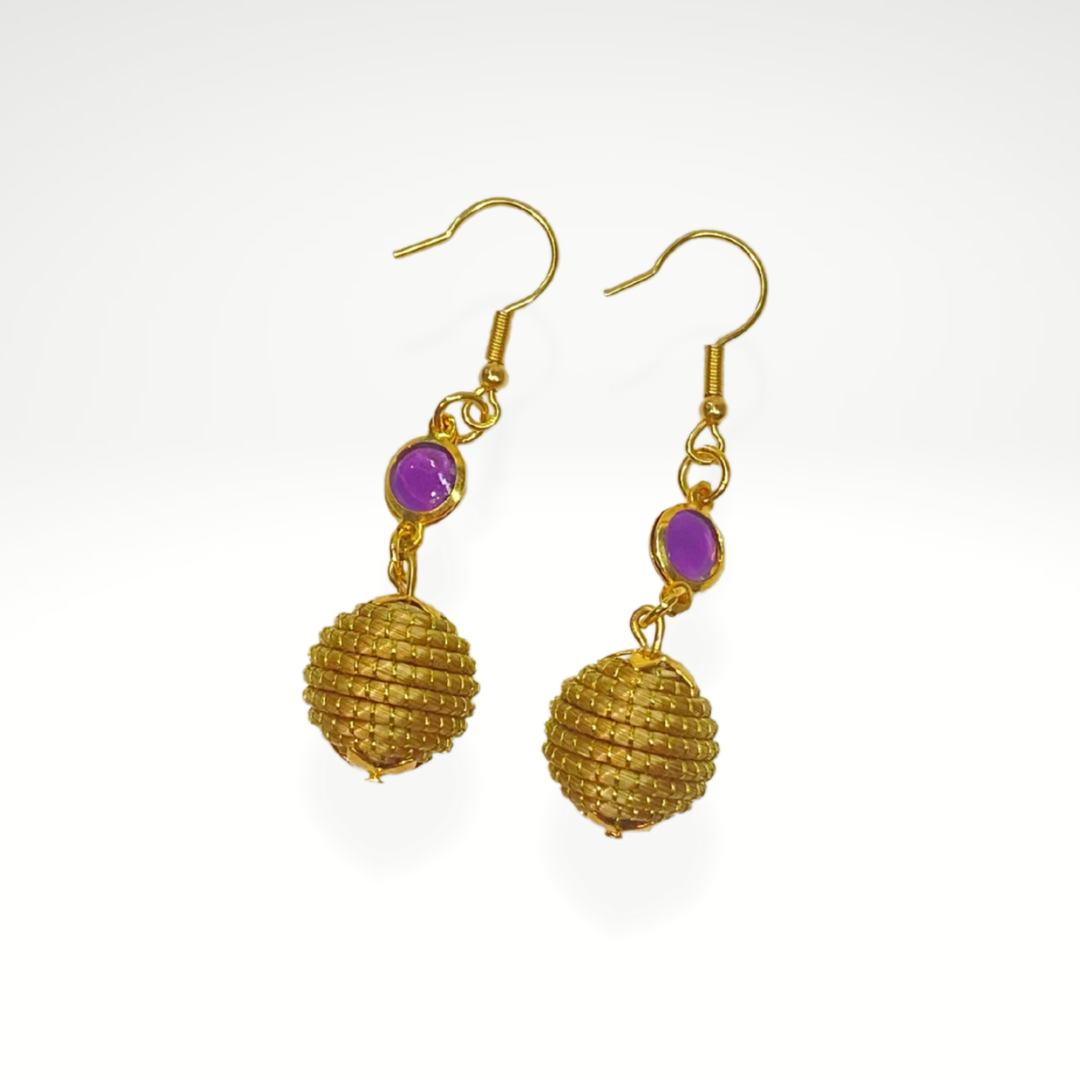 Brincos orbe com ametista