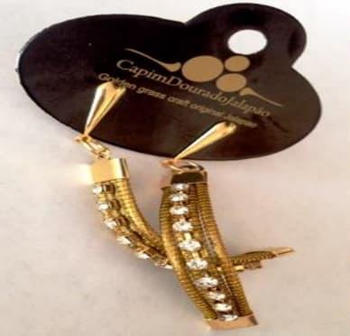 Brinco de pedaçinhos com strass 4cm