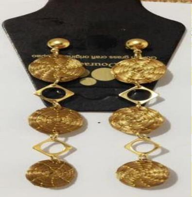 Brinco mandalinhas e metal