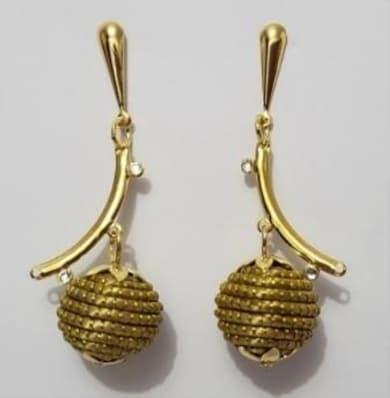Brinco obre metal e strass