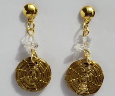 Brinco mine mandalinha e cristais 1,5CM