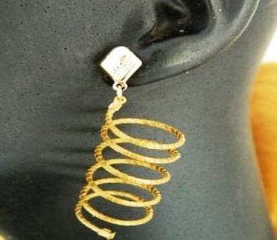 BRINCO ENROLADINHO 4CM Ccom anzol