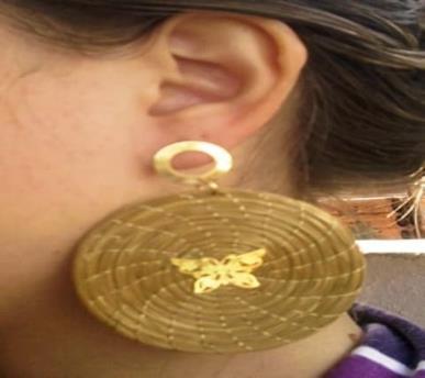 brinco de mandala de 6cm com metal de borboleta