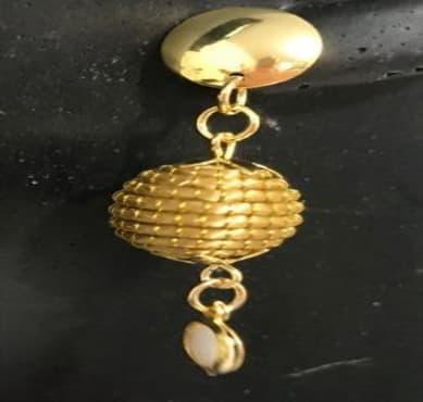 Brinco orbe com pdra branca 2,5cm ARTIFICIAL