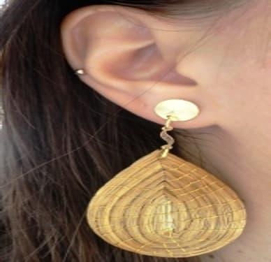 Brinco gota fechada com metal 3cm