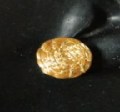 Brinco mine mandalinha 1cm coladinho na orelha