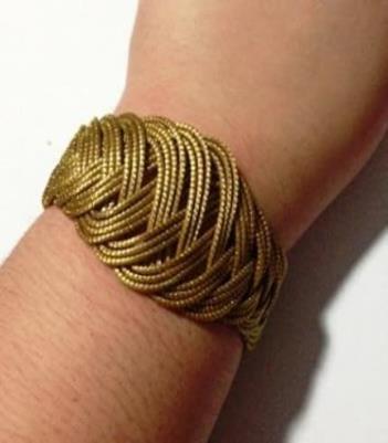 Pulseira relevo trançado