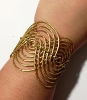 Pulseira ondas detalhada