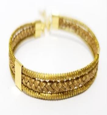 Pulseira com detalhe de trancinha de capim dourado