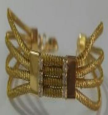 Pulseira com detalhe de metal e strass