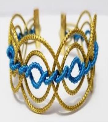 pulseira elos com dtalhe azul