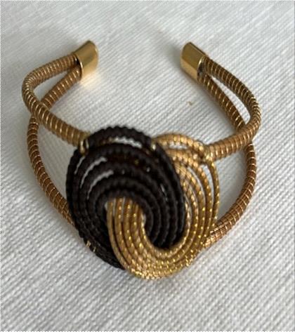 Pulseira ajustavel com argola entrelçada