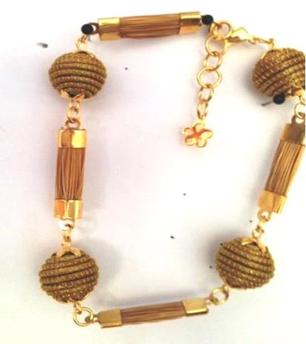 Pulseira com orbes e pedac capim